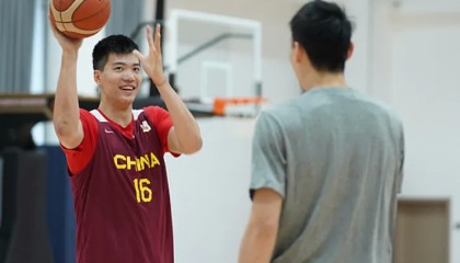 爱游戏体育官方网站-焦泊乔国家队热身赛半场4中3得到7分，今年季后赛一共得3分